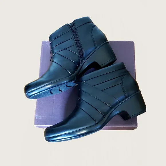 Clarks Malia Hue Booties - Picture 5 of 8